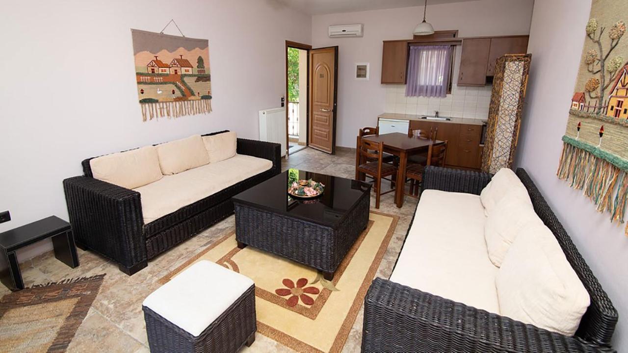 Ξενώνας Μενελαΐς - Menelais Apartments Thrapsimion Exterior photo