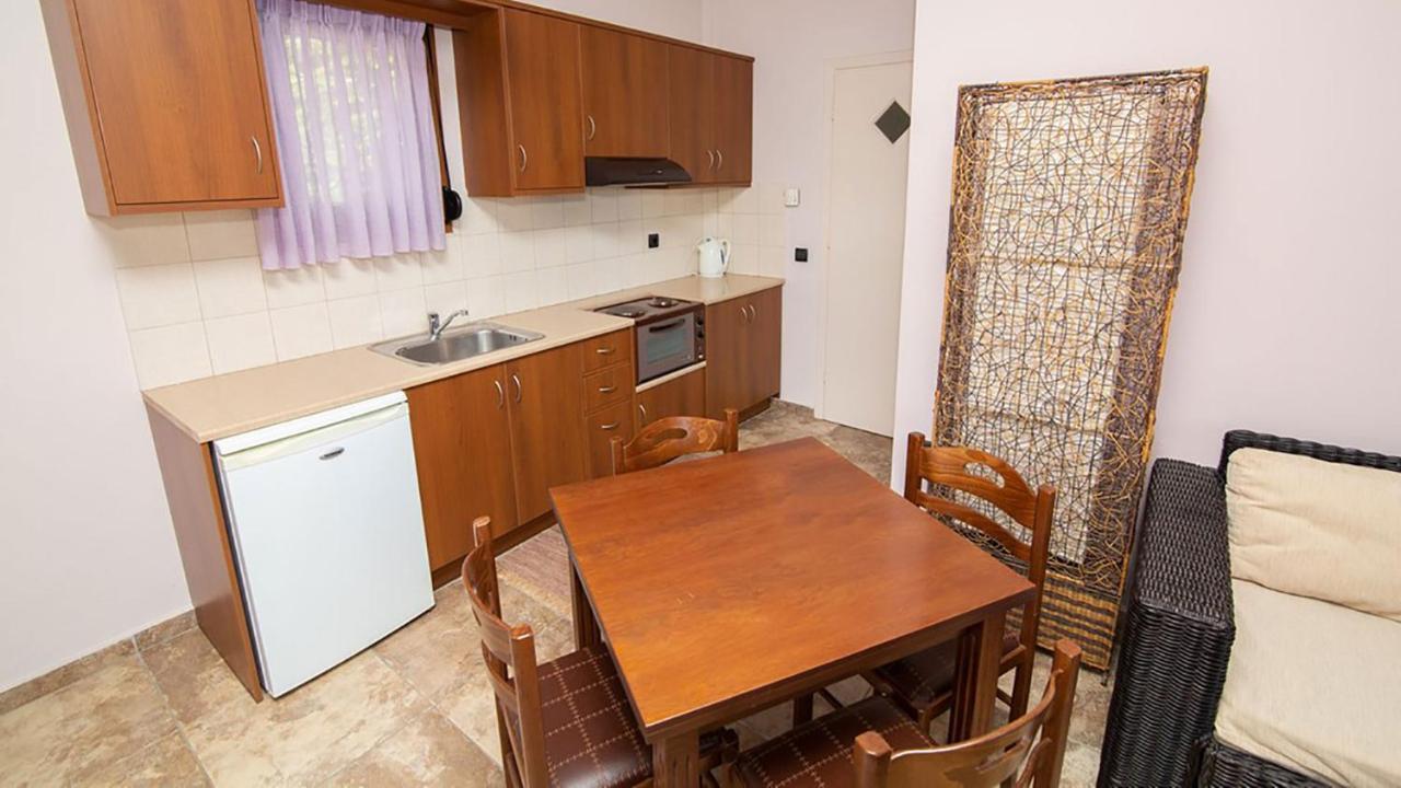 Ξενώνας Μενελαΐς - Menelais Apartments Thrapsimion Exterior photo