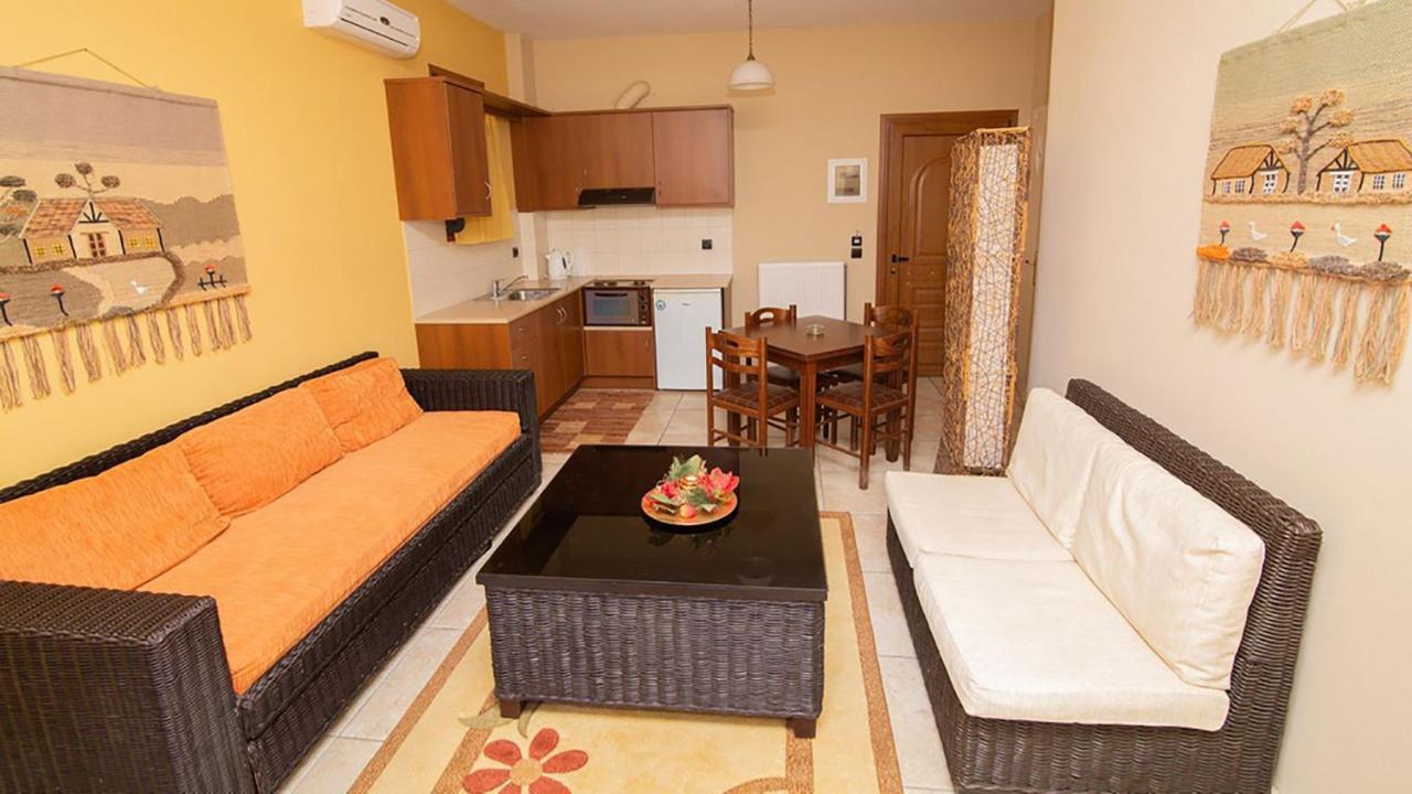 Ξενώνας Μενελαΐς - Menelais Apartments Thrapsimion Exterior photo