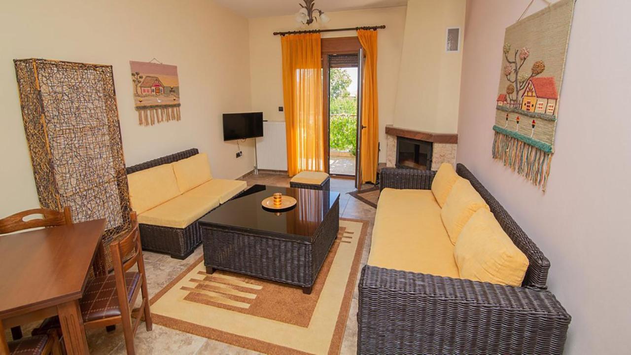 Ξενώνας Μενελαΐς - Menelais Apartments Thrapsimion Exterior photo