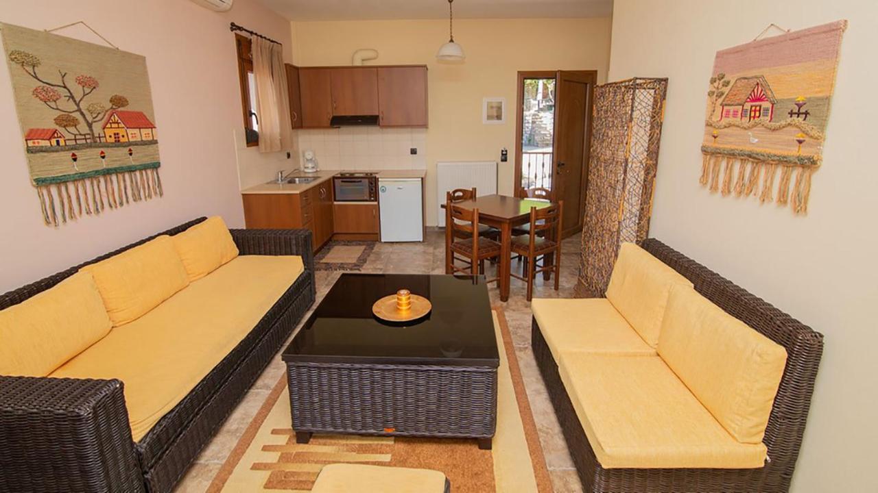 Ξενώνας Μενελαΐς - Menelais Apartments Thrapsimion Exterior photo