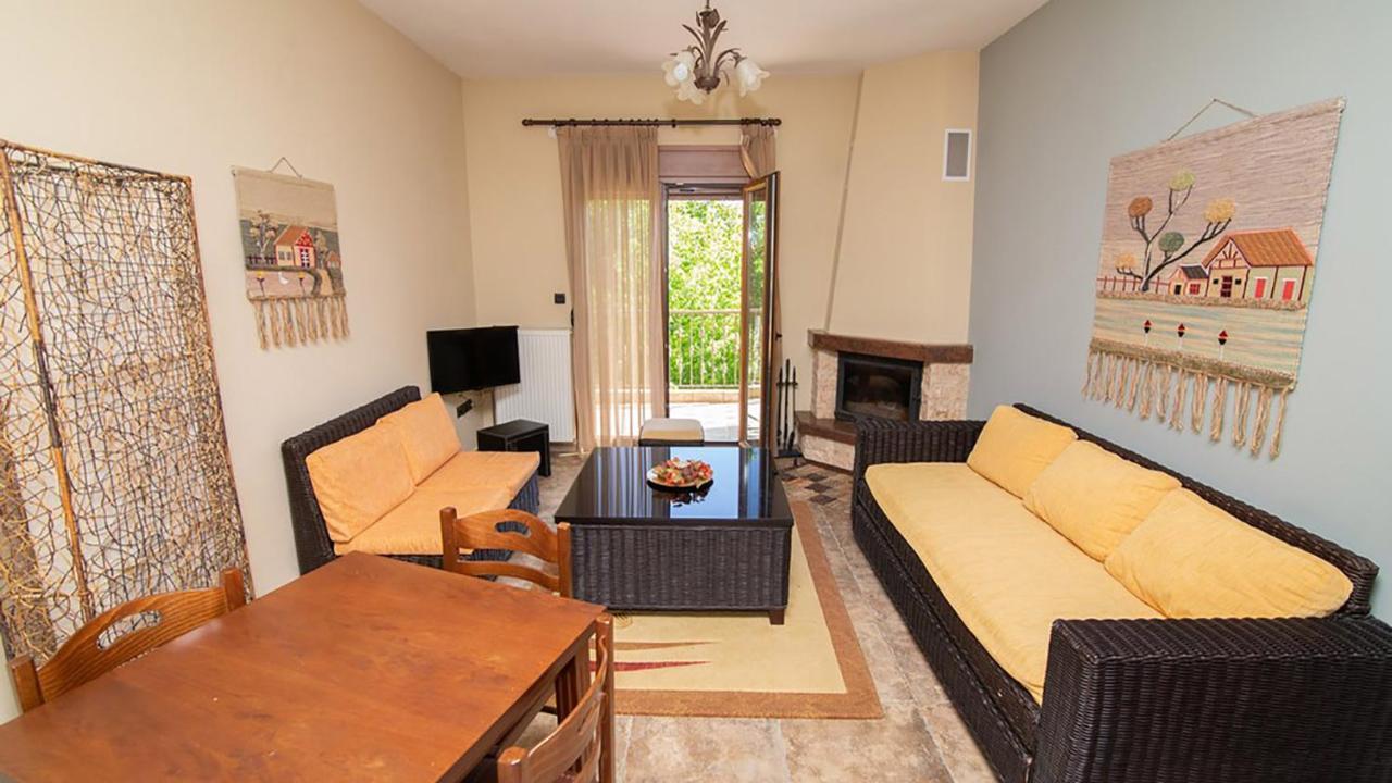 Ξενώνας Μενελαΐς - Menelais Apartments Thrapsimion Exterior photo